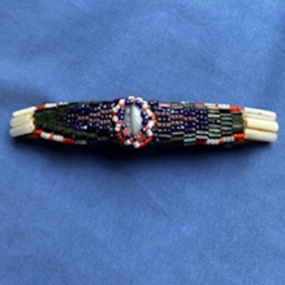 Vintage Hand Beaded Barrette with silver clip - Picture 1 of 7